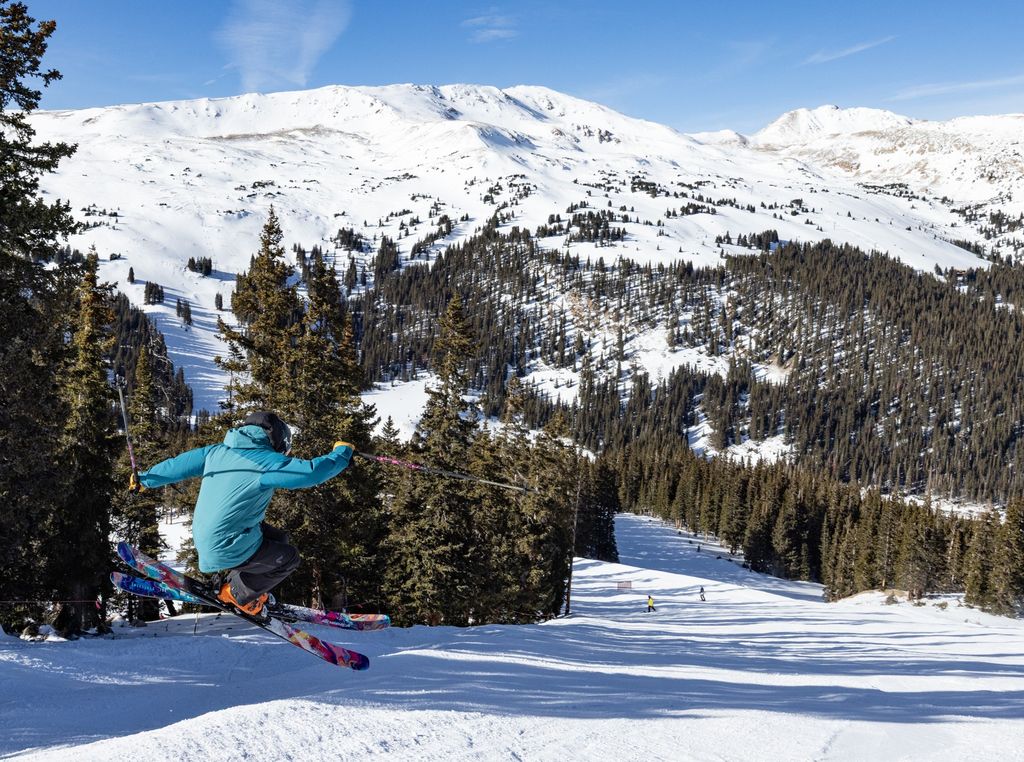 Complete Guide to Skiing Colorado Costs in 2026: Lift Tickets, Lodging & Budget Tips for Every Resort